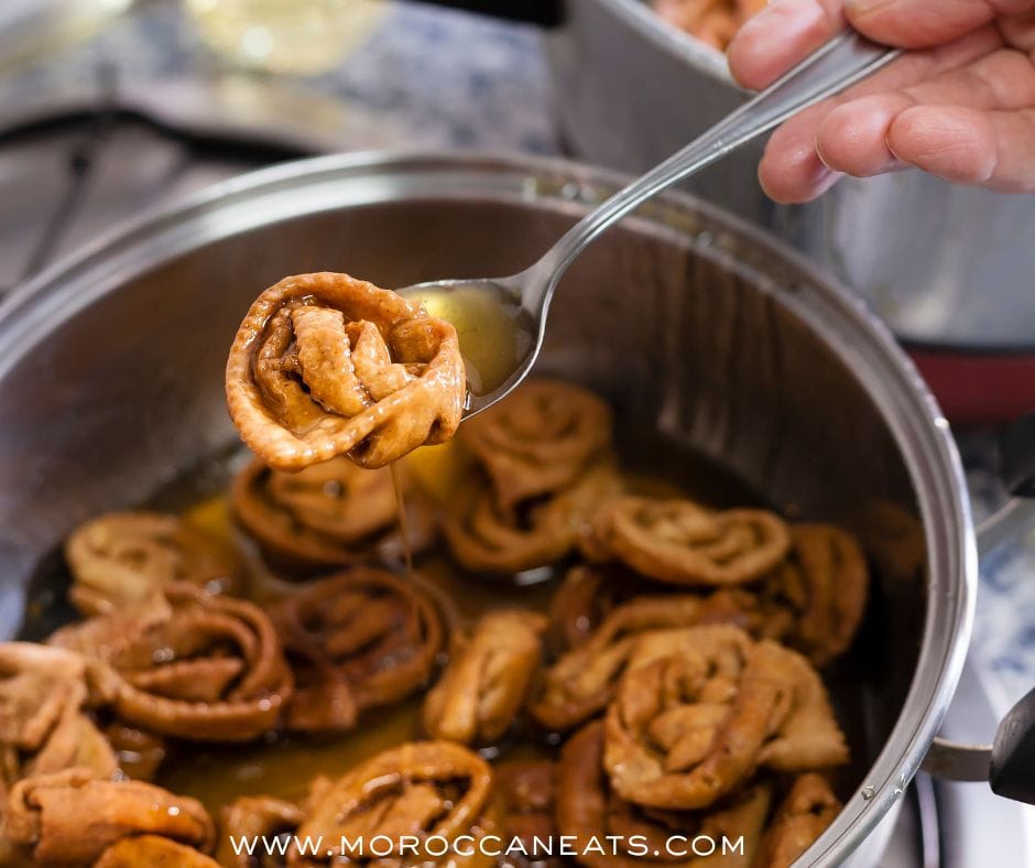 Moroccan Dessert Chebakya : Addictive Sweet Sensation 13 11 www.moroccaneats.com