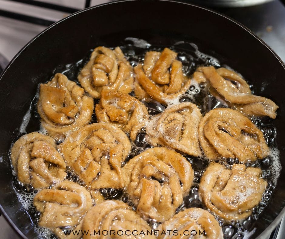 Moroccan Dessert Chebakya : Addictive Sweet Sensation 10 12 www.moroccaneats.com