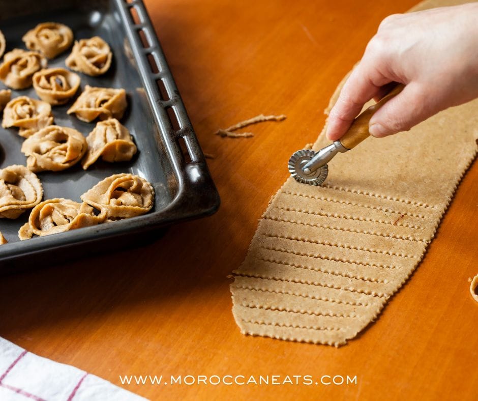 Moroccan Dessert Chebakya : Addictive Sweet Sensation 6 7 www.moroccaneats.com